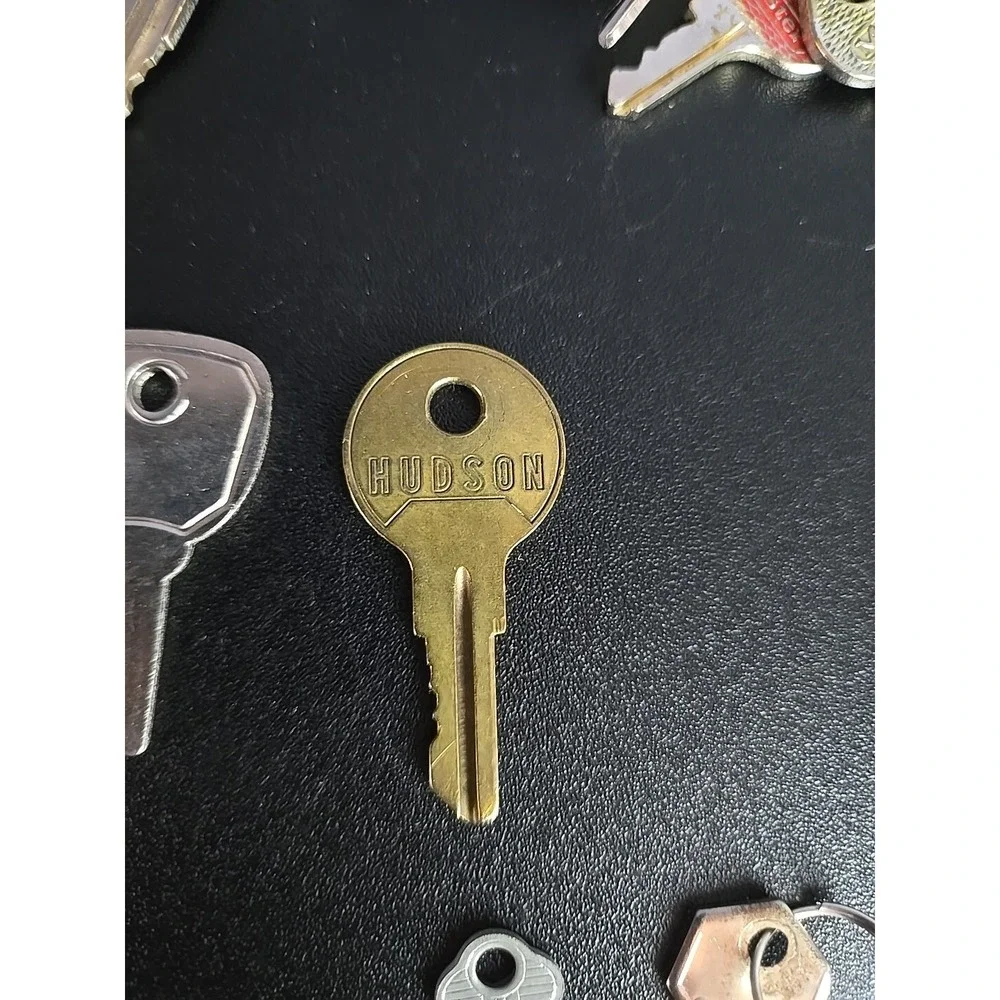 N/A vintage keys